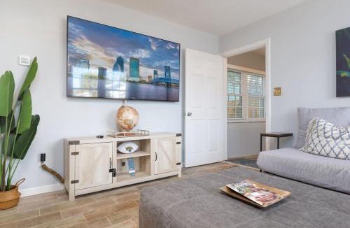 Avondale Apartment | Blue Palm Retreat - Team Joseph Ellen