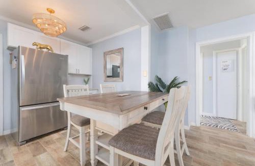 Avondale Apartment | Blue Palm Retreat - Team Joseph Ellen