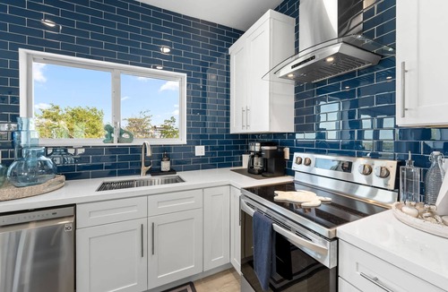 Marathon Villa | Blue Pearl ~ Waterfront Oasis w/Pool & Dock!