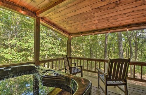McCaysville House | Blue Ridge Cabin: Hot Tub, Fire Pit & Grill!