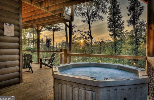 My Mountain Cabin | Blue Ridge Shadows Lodge: Escape to the serene Blue Ridge Mountains