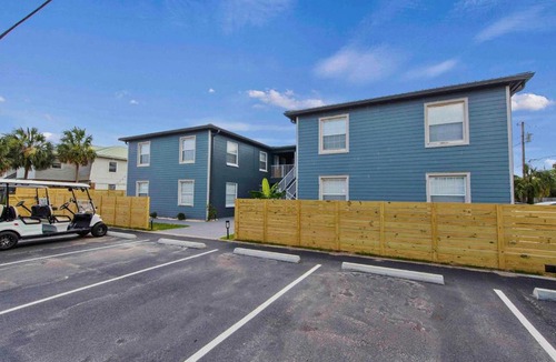 Fort Walton Beach Apartment | Bluefish 3 OKA Island 2BR Hideaway Walk2Beach