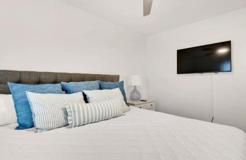 Fort Walton Beach Apartment | Bluefish 3 OKA Island 2BR Hideaway Walk2Beach