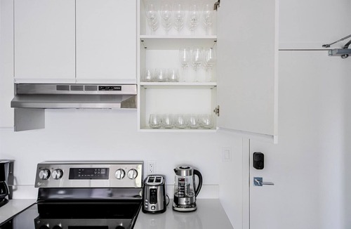 Little Ranches Apartment | Blueground | Hollywood, pool & w/d, nr beach
