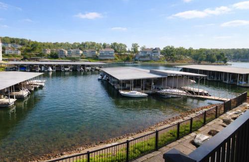 Almont House | Blueys Lakefront 2 Bed and 2 Bath Condo