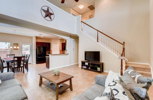 West San Antonio House | BMT Grad HQ-POOL/Playground -Close to Lackland AFB, Parks & Attractions