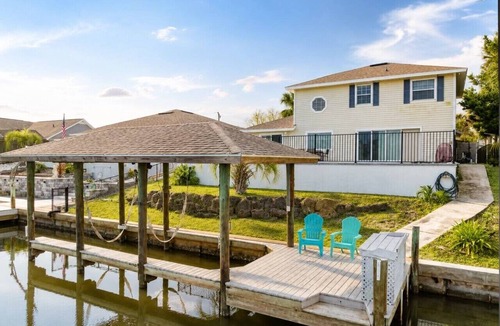 Palm Harbor House | Boat Canal| Dock| Pool| BBQ| Pup| Friends