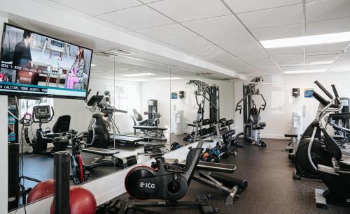 Boca Raton Apartment | Boca Waterfront Luxury by Aureum Stay Walk to Beach