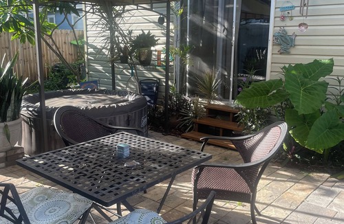 Disston Heights Apartment | Boho Chic 1BR apt with hot tub, yard and BBQ near beach & downtown St. Pete