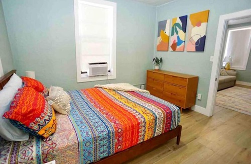 Smith's Memento Apartment | BOHO Vibes! Walk 2 Beach & Ocean Center!