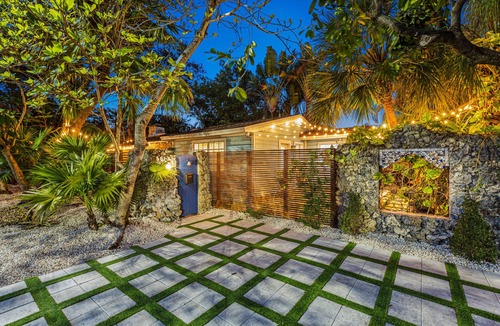 Coral Way Cabin | Bombadil's Inn - Historic Cottage & Garden Retreat