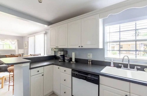 Kenmont Cottage | Bond Way · ✰Private House✰ Close to Beach,Bars & Restaurants