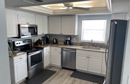 Mid Island House | Book now for spring break specials. Over 25 restaurants and bars open.