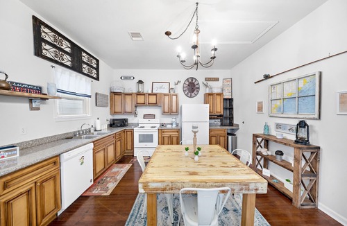Galveston House | BOOK YOUR SUMMER GETAWAY NOW