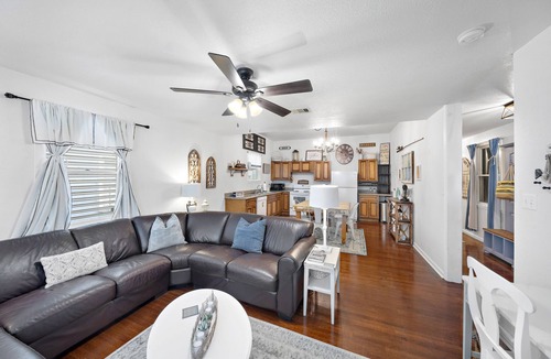Galveston House | BOOK YOUR SUMMER GETAWAY NOW