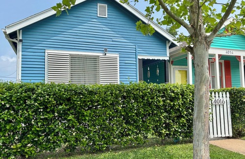 Galveston House | BOOK YOUR SUMMER GETAWAY NOW
