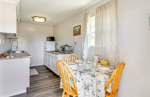 Bosque Farms Cottage | Bosque Farms Cottage w Patio, Grill & Fire Pit