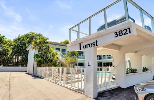 Galt Mile Hotel | Botanica ADA King Suite at Ocean Blvd