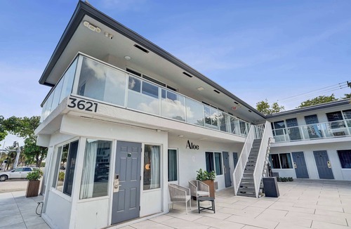 Galt Mile Apartment | Botanica Double Suite w/Kitchenette