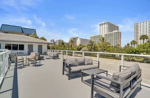 Galt Mile Apartment | Botanica King Hideaway in Fort Lauderdale