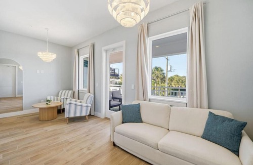 St. Augustine Beach Hotel | Boutique Beach Hotel - 2Bedroom Suite and Pool