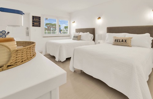 Survey Creek Hotel | Boutique Hotel 2 double beds with POOL, LOCATION! 1 block to BEACH/Restaurants