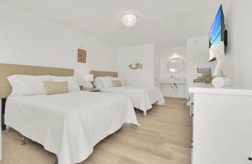 Deerfield Beach Hotel | Boutique Hotel 2 double beds with POOL, LOCATION! 1 block to BEACH/Restaurants
