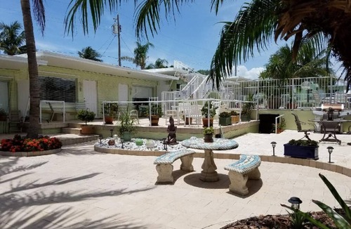 Ocean Ridge Apartment | Boutique style apartment in a dream location with pool 200 meters from the beach R