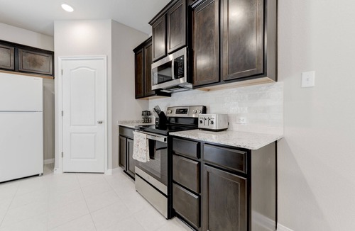 Temple House | Brand New 4 Bedroom House Perfect for Travel Nurse