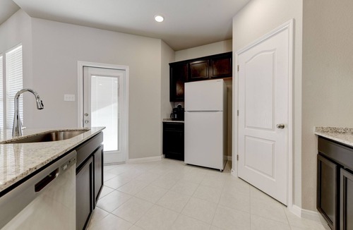 Temple House | Brand New 4 Bedroom House Perfect for Travel Nurse