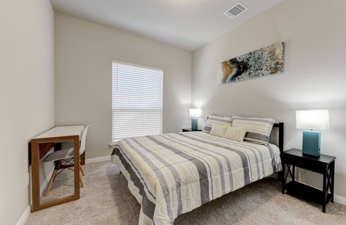 Temple House | Brand New 4 Bedroom House Perfect for Travel Nurse