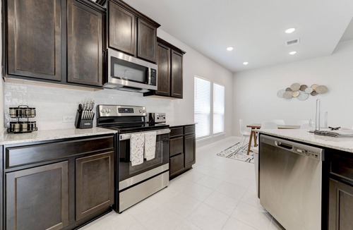 Temple House | Brand New 4 Bedroom House Perfect for Travel Nurse