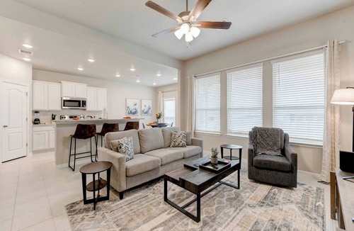 Troy Apartment | Brand New 4 Bedroom House with 5 Beds in Troy