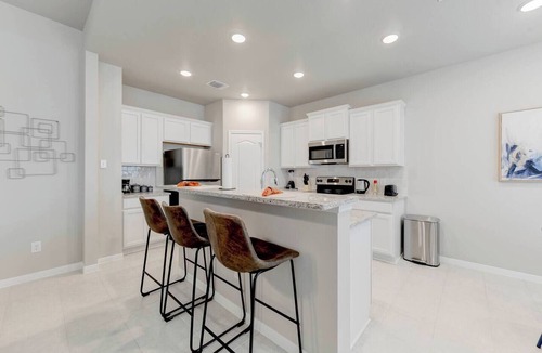 Troy Apartment | Brand New 4 Bedroom House with 5 Beds in Troy