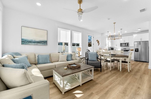 Laguna Beach House | BRAND NEW CONSTRUCTION! CLOSE TO BEACH! PET FRIENDLY! 3/2 SLEEPS 6!