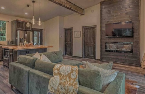 Talking Rock Cabin | Brand New Relaxing Mountain Retreat