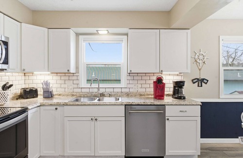 Downtown Branson House | Branson Downtown Beauty – 4 BDR Home Sleeps 13