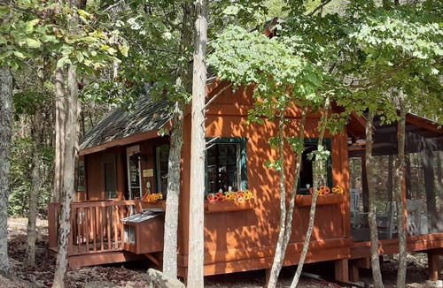 Branson Cottage | BRANSON HOBBY FARM FOR COUPLES Beautiful Rustic Cottage/Hot Tub and Hobby Farm