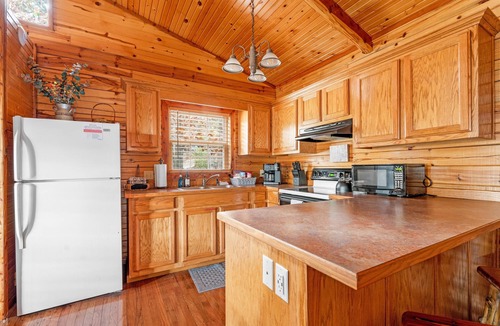 Branson Cabin | Branson Romance - Log Cabin for 2 w/Hot Tub