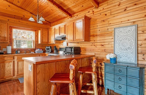 Branson Cabin | Branson Romance - Log Cabin for 2 w/Hot Tub