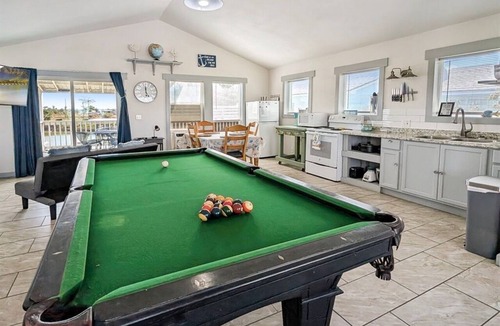 Rockport Cottage | Break Point Cottage | Canal-Front Stay w/Pool Table Fun