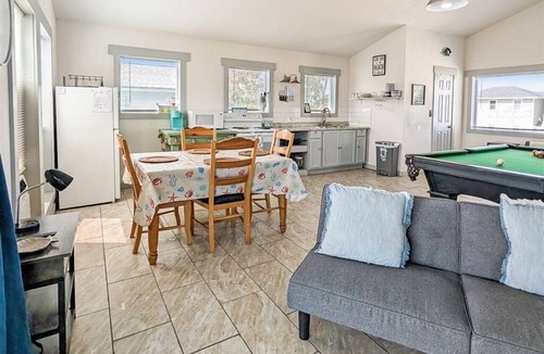Rockport Cottage | Break Point Cottage | Canal-Front Stay w/Pool Table Fun