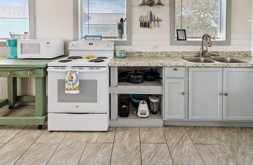 Rockport Cottage | Break Point Cottage | Canal-Front Stay w/Pool Table Fun