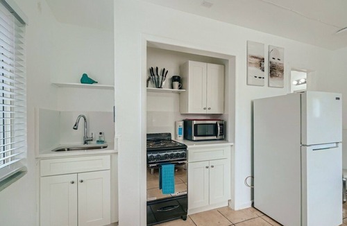 Palm Beach Shores House | 🏖 Breathtaking 1 Bedroom ~ Prime Singer Island 🏖
