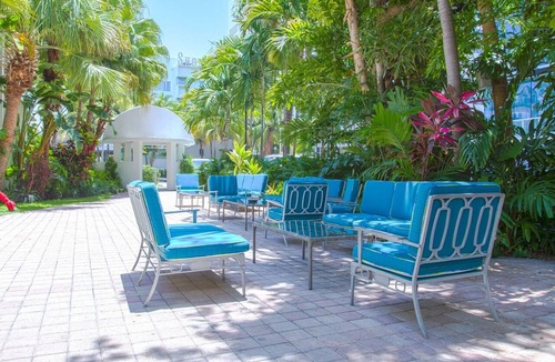City Center Hotel | Breathtaking Getaway w/Kitchenette, Pool, Walk to Ocean & Local Vibes