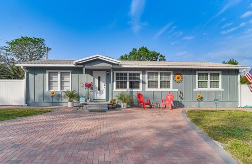Bearss Plaza House | Breezy Tampa Home w/Yard: Perfect for Long Stays