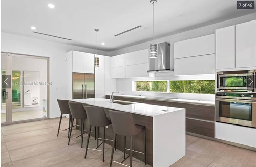 The Roads House | Brickell Luxury, Rooftop Pool, Ping Pong, City Views