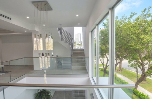 The Roads House | Brickell Luxury, Rooftop Pool, Ping Pong, City Views