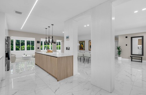 Brickell House | Brickell Miami Luxury Villa - 5 Suites with Private Bathrooms - Pool & Hot Tub