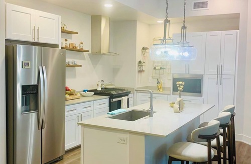 Encanto Apartment | Bright 2-bed 2 bath apartment in Midtown Phoenix.